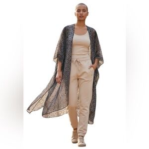 BCBGENERATION black & white open front short sleeve long kimono size M/L